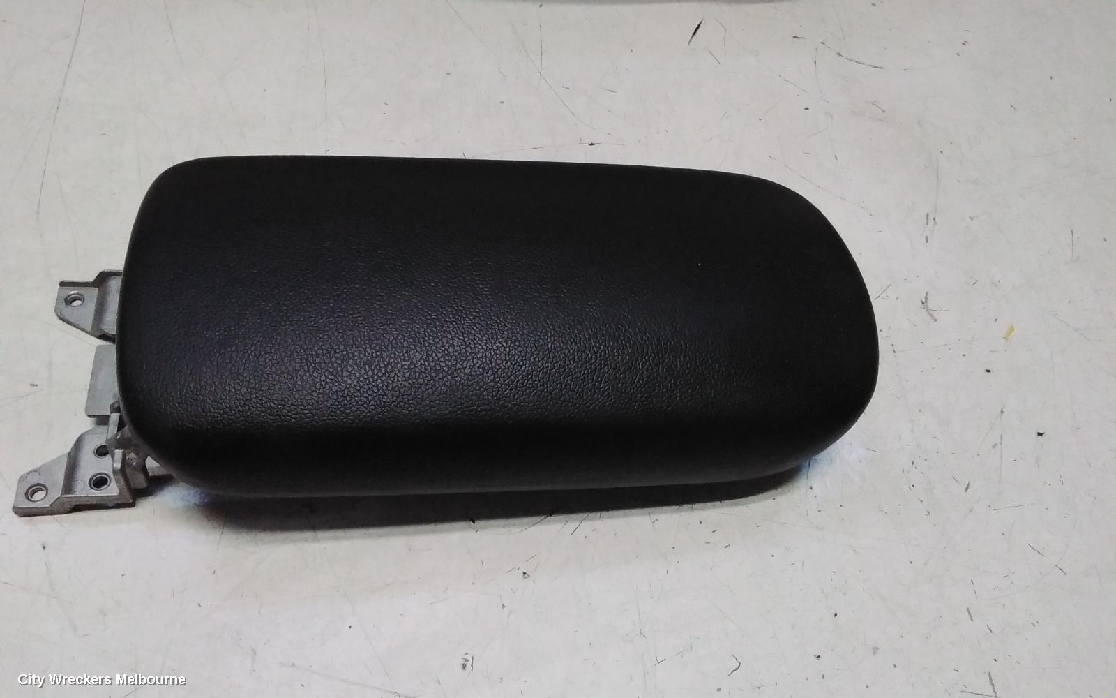 KIA CERATO CONSOLE, CONSOLE LID ONLY, YD, 04/2013 - 05/2018 - Image 1