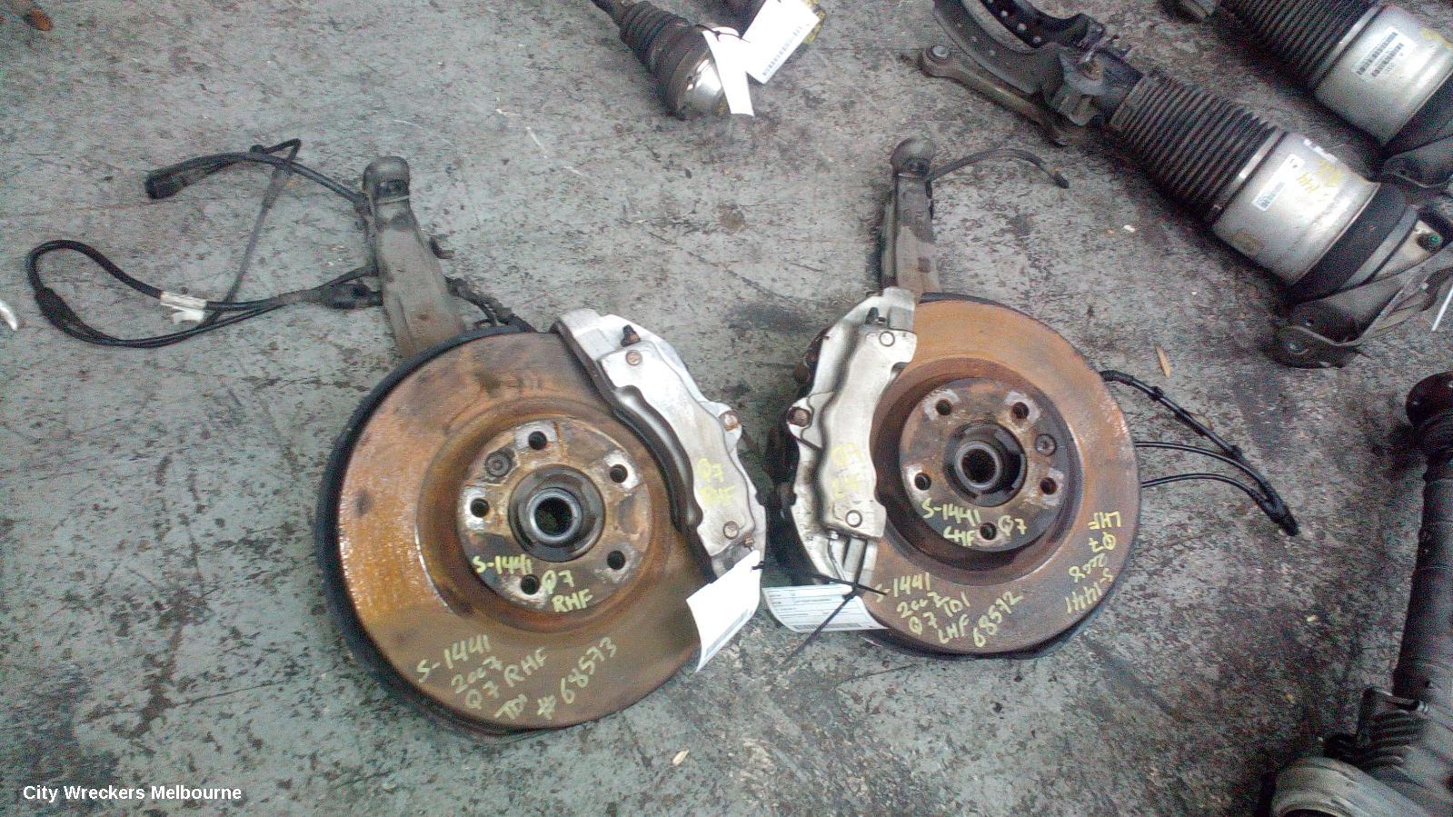 AUDI Q7 RIGHT FRONT HUB ASSEMBLY, 4L, 09/2006 - 08/2015 - Image 2