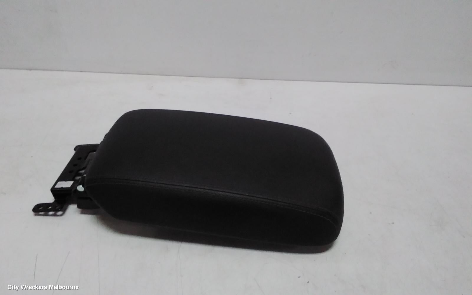 KIA SORENTO CONSOLE, UM, 03/2015 - 02/2020 - Image 3