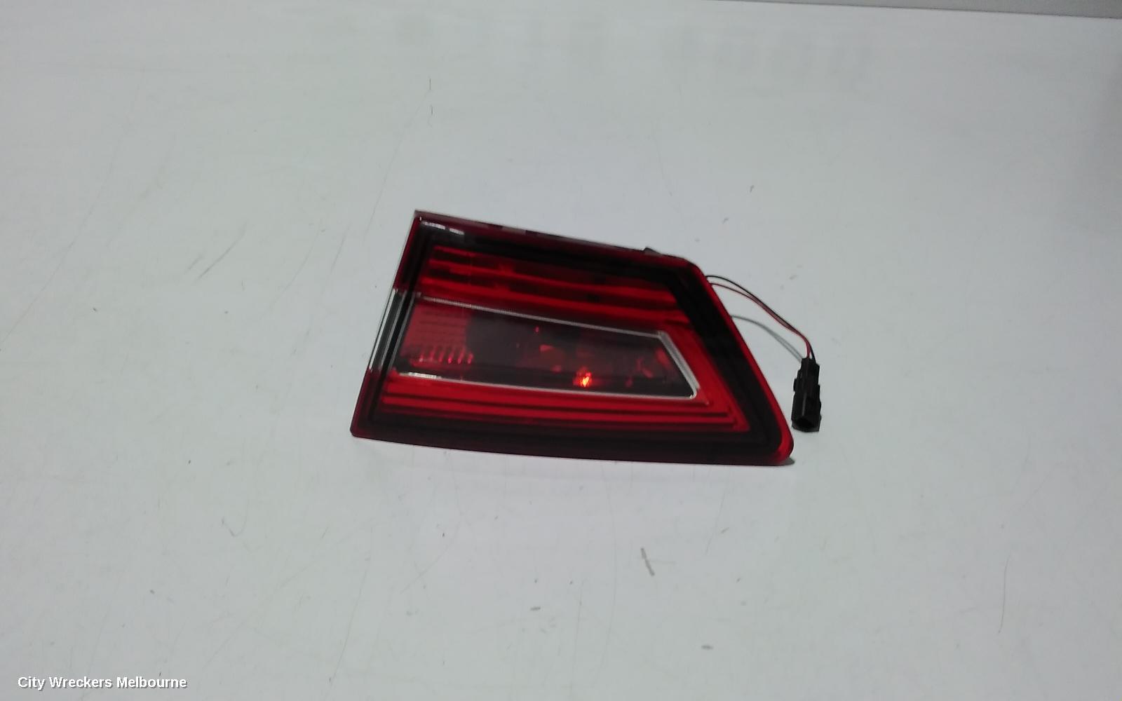 RENAULT CLIO REAR GARNISH, TAILGATE LAMP (RH SIDE), X98, NON LED TYPE, 09/2013 - 10/2019 - Image 3