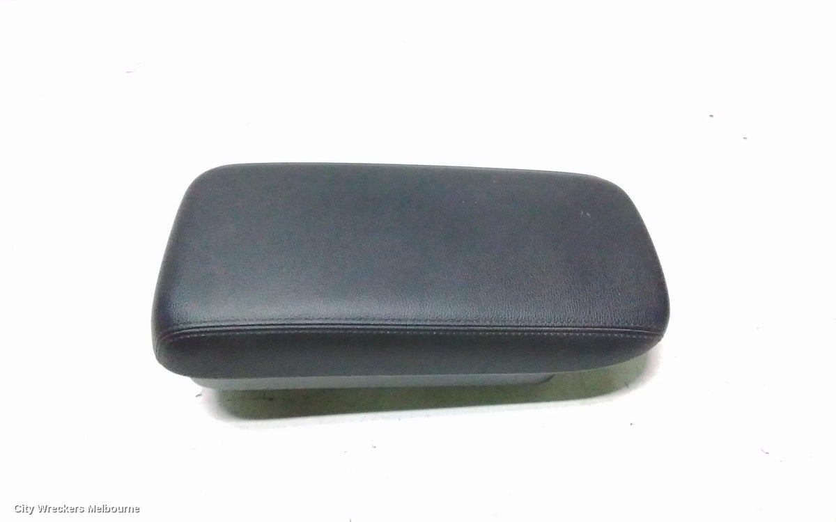 MITSUBISHI OUTLANDER CONSOLE, CONSOLE LID ONLY, ZJ-ZK, 10/2012 - 06/2017 - Image 1