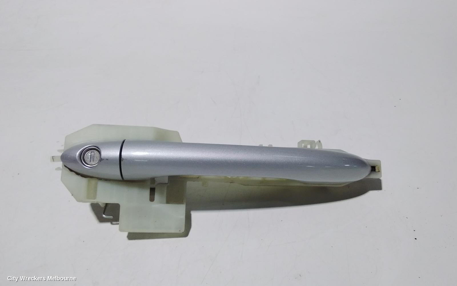 KIA CARNIVAL/GRAND CARNIVAL DOOR HANDLE, OUTER, RH FRONT, NON KEYLESS ENTRY, YP, 01/2015 - 10/2020 - Image 1