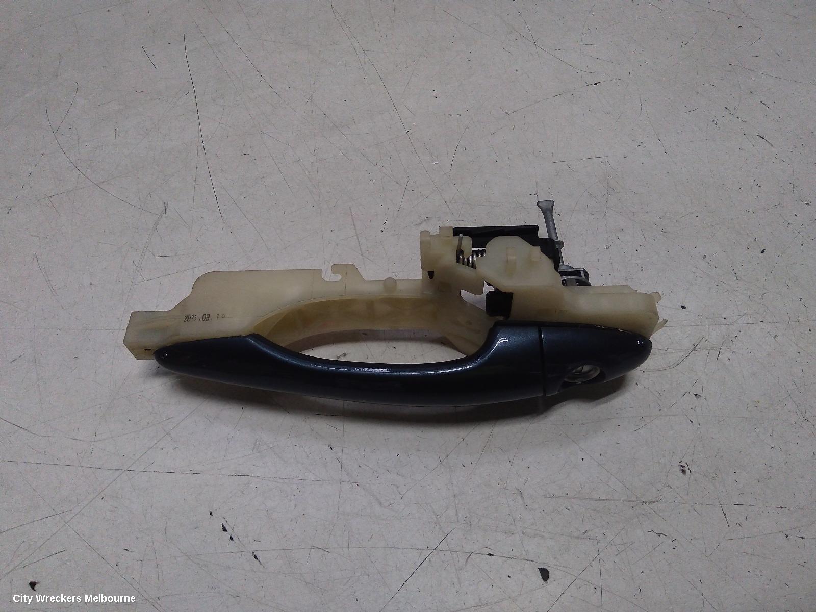 KIA SPORTAGE DOOR HANDLE, OUTER, RH FRONT, COLOUR CODED, NON KEYLESS ENTRY TYPE, SL, 05/2010 - 10/2015 - Image 1