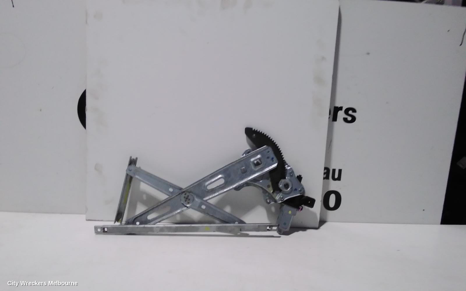 HOLDEN COLORADO LEFT FRONT WINDOW REG/MOTOR, RG, 06/2012 - 12/2020 - Image 3