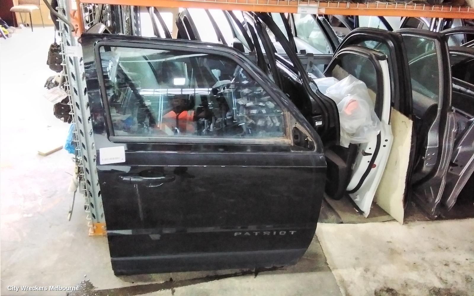 JEEP PATRIOT RIGHT FRONT DOOR, MK, LOWER MOULD CLIP IN TYPE, 09/2009 - 12/2016 - Image 2