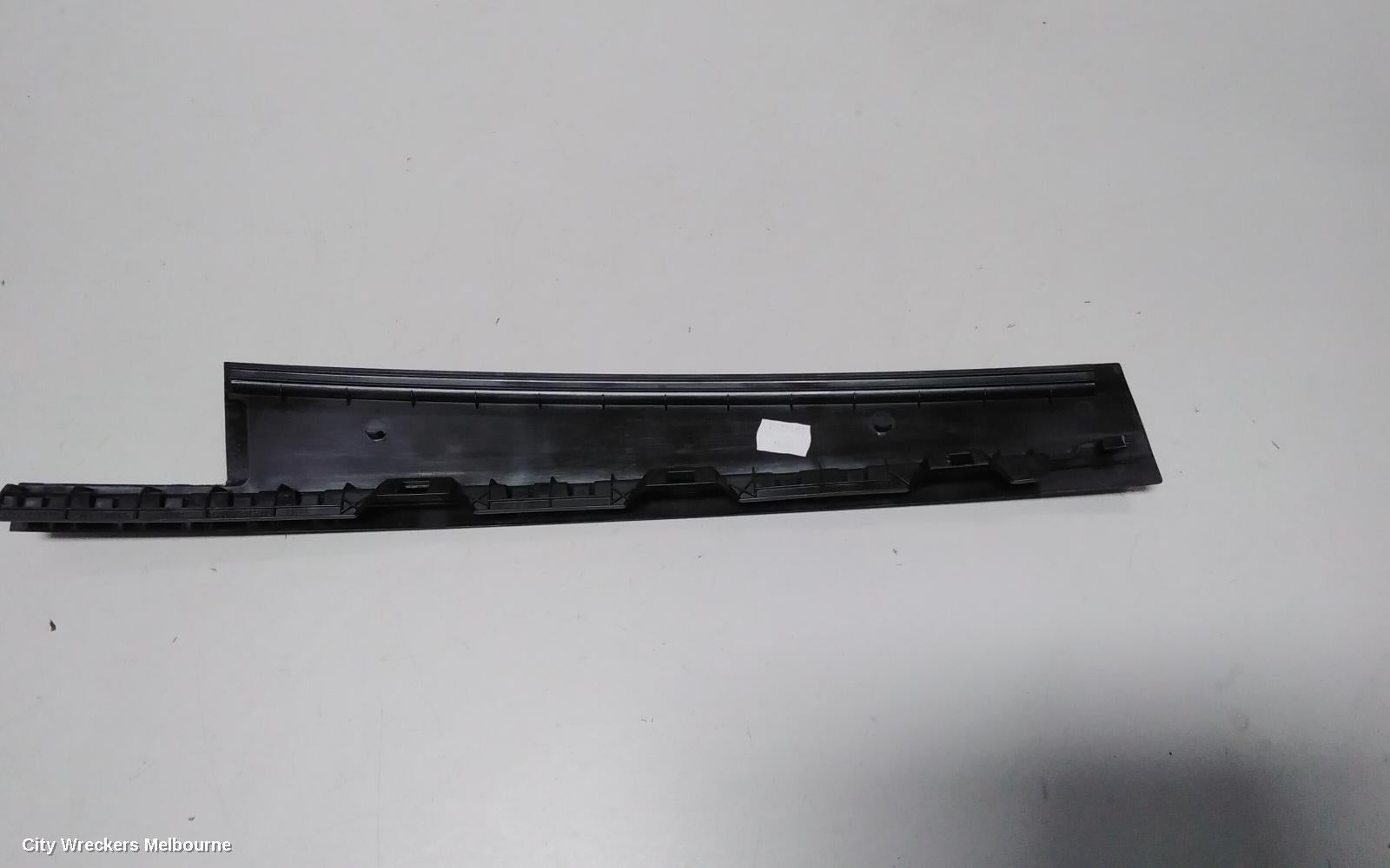 VOLKSWAGEN TIGUAN DOOR MOULD, DOOR RR MOULD VERTICAL GLOSS BLACK MOULD: 74457, 5NA, 06/2016 - 02/2024 - Image 3