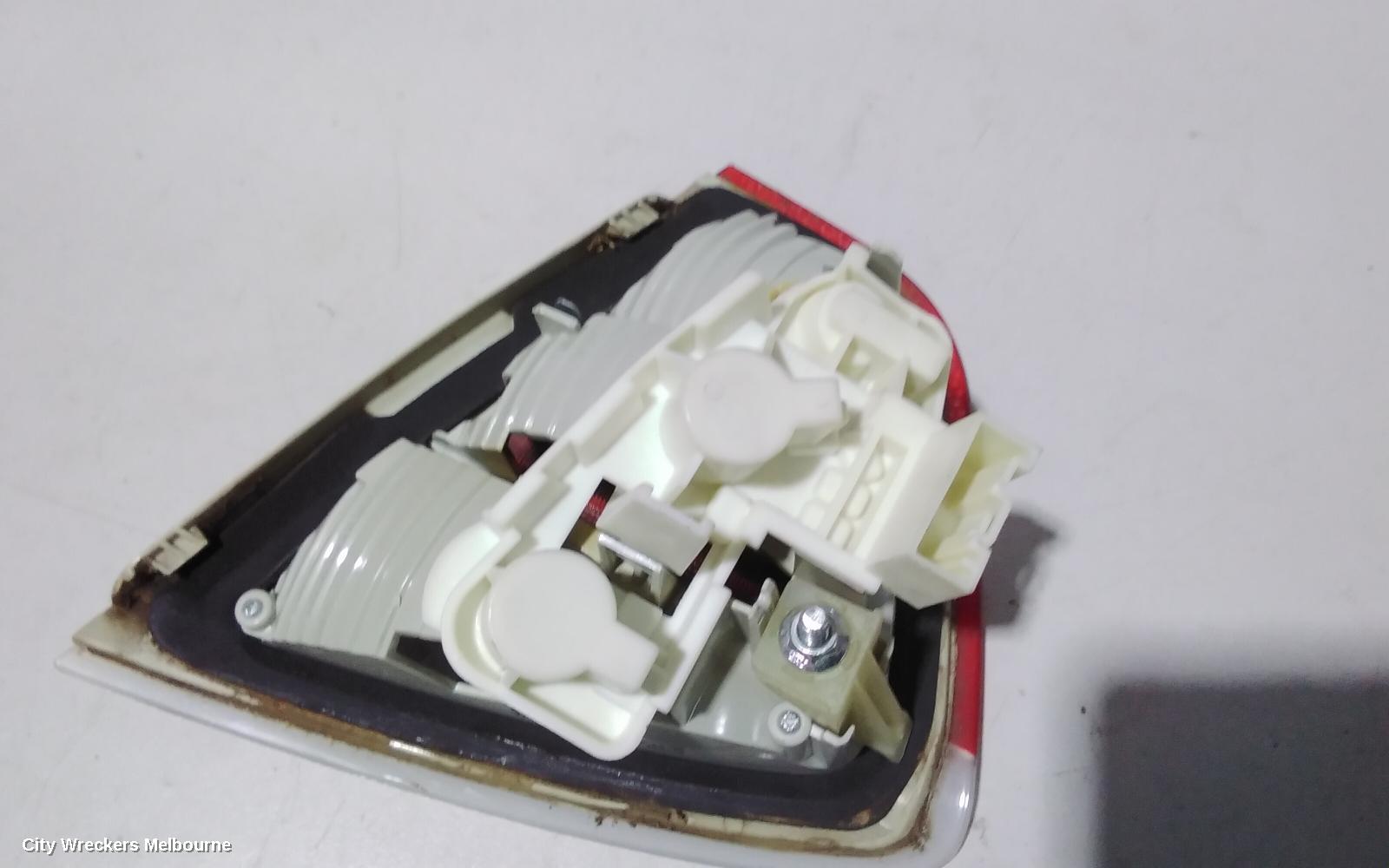 BMW 3 SERIES REAR GARNISH, BOOTLID LAMP (LH SIDE), SEDAN, E90, 03/2005 - 09/2008 - Image 2