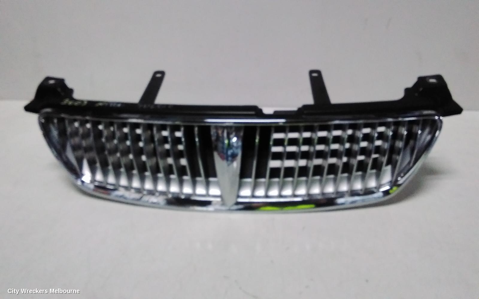 NISSAN PULSAR GRILLE, N16 SI, SEDAN, VERTICAL SLAT TYPE, 05/2000 - 07/2003 - Image 1
