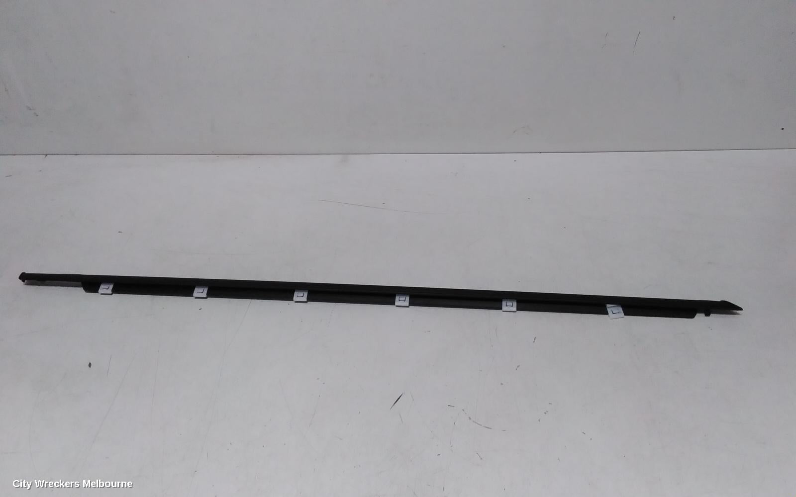 HYUNDAI SANTA FE DOOR MOULD, RIGHT FRONT UPPER MOULD : 137224, MX5, RH FRONT, MATTE BLACK, NON GREY INSERT, 11/2023 ONWARDS - Image 1
