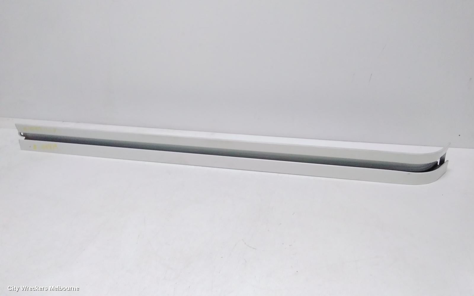 TOYOTA HIACE, TRH/KDH 03/2005 - 04/2019, LEFT SLIDING DOOR REAL / HIGH ROOF : 114819 - Image 2