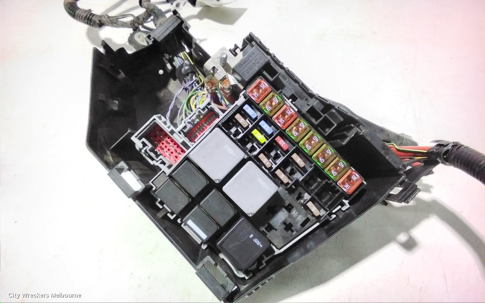 LAND ROVER DISCOVERY SPORT FUSE BOX, ENGINE BAY, DIESEL, L550, 01/2015 ONWARDS - Image 2