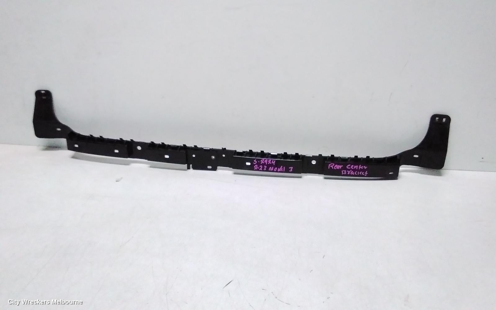 TESLA MODEL 3, 1ST GEN, 06/2019 ONWARDS, REAR CENTRE BAR BRAKET: 140842 - Image 1