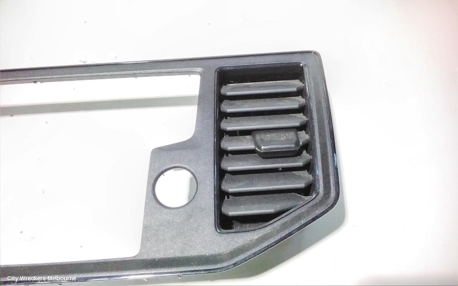 VOLKSWAGEN CRAFTER, SY1, 08/2017 ONWARDS, FASCIA /  OR CENTER AIR VENT : 90999 - Image 2