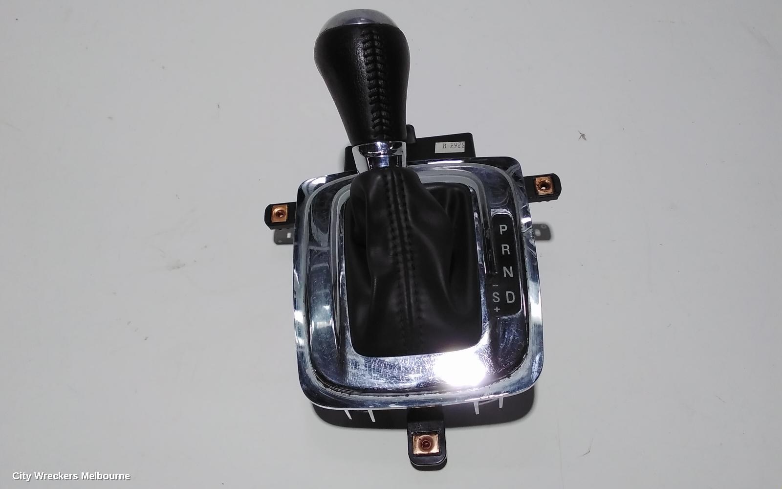 HOLDEN COMMODORE GEAR STICK/SHIFTER, 3.6/6.0/6.2, PETROL, AUTO T/M, VF, 05/2013 - 12/2017 - Image 1