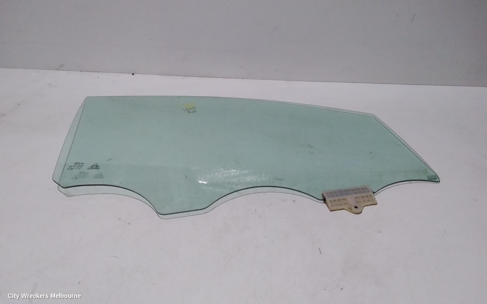 KIA CARNIVAL/GRAND CARNIVAL RIGHT FRONT DOOR WINDOW, YP, 02/2015 - 10/2020 - Image 1