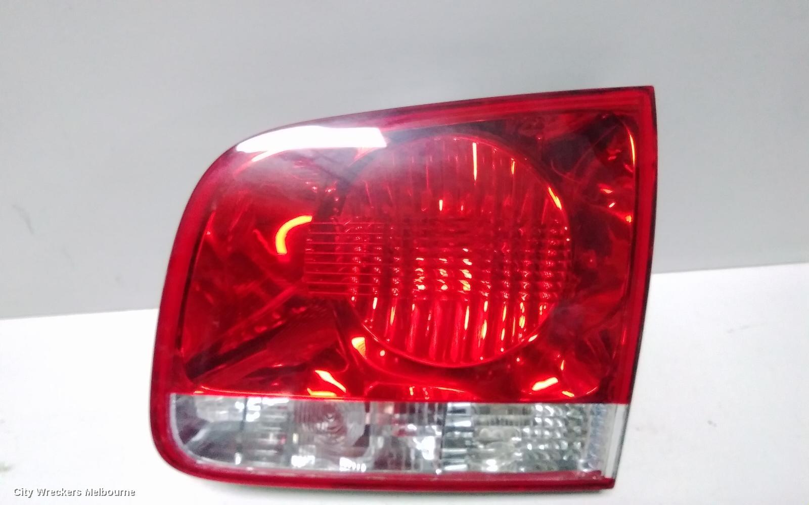 VOLKSWAGEN TOUAREG REAR GARNISH, TAILGATE LAMP (RH SIDE), 7L, 09/2003 - 06/2007 - Image 3