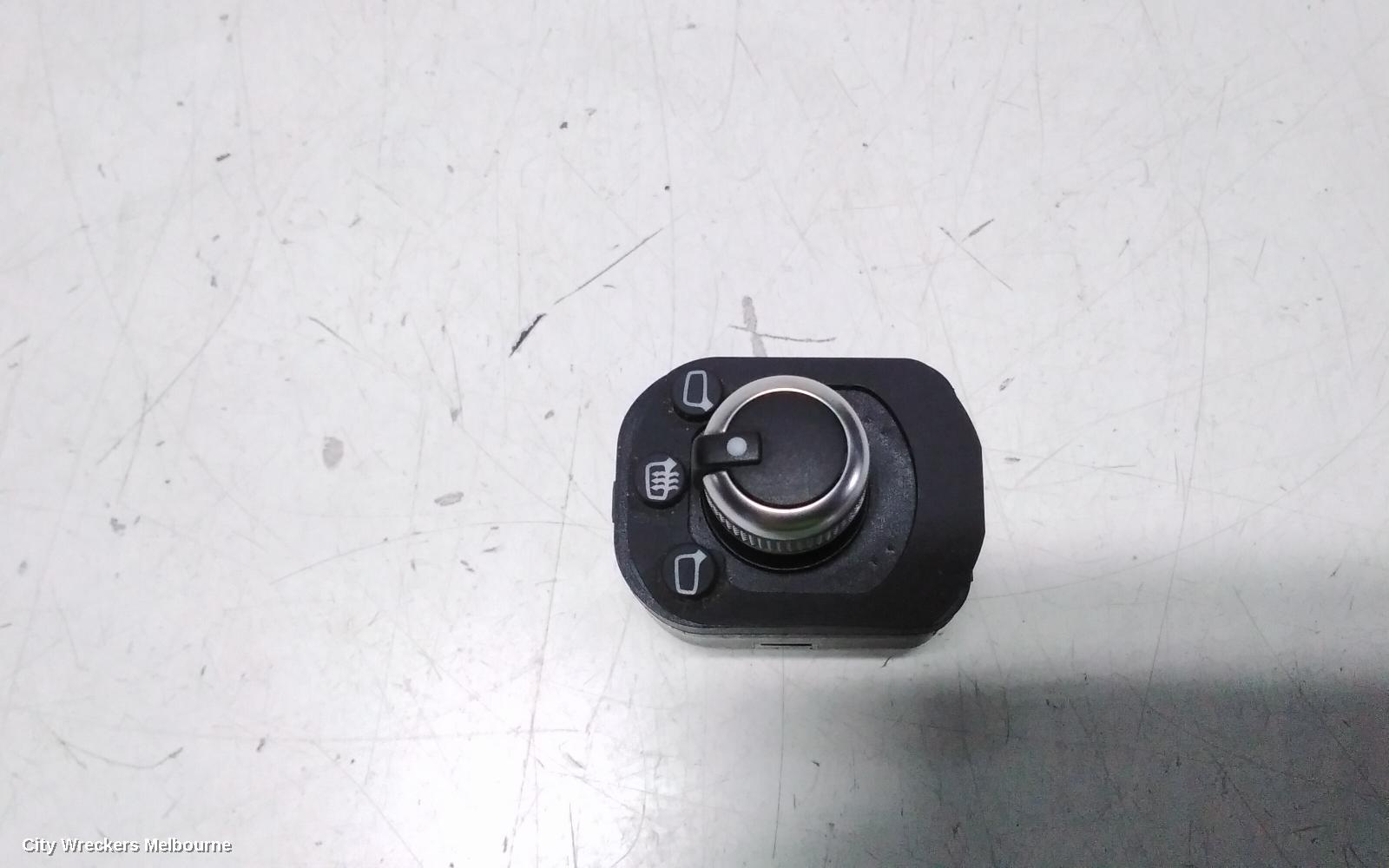 AUDI Q7 PWR DR WIND SWITCH, RH FRONT (MASTER SWITCH), 4L, 09/2006 - 08/2015 - Image 1