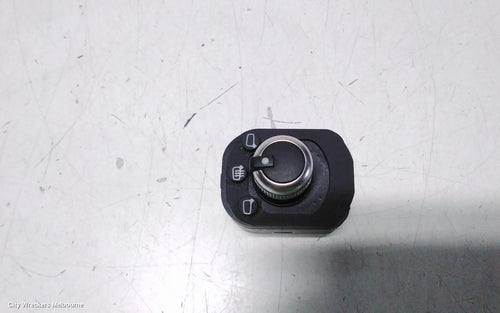 AUDI Q7 PWR DR WIND SWITCH, RH FRONT (MASTER SWITCH), 4L, 09/2006 - 08/2015 - Image 1