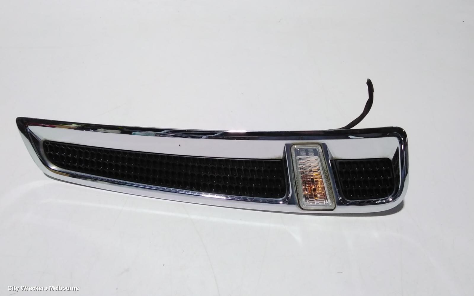 HOLDEN COMMODORE RIGHT INDICATOR/FOG/SIDE, GUARD FLASHER (REPEATER), VF, 05/2013 - 12/2017 - Image 1