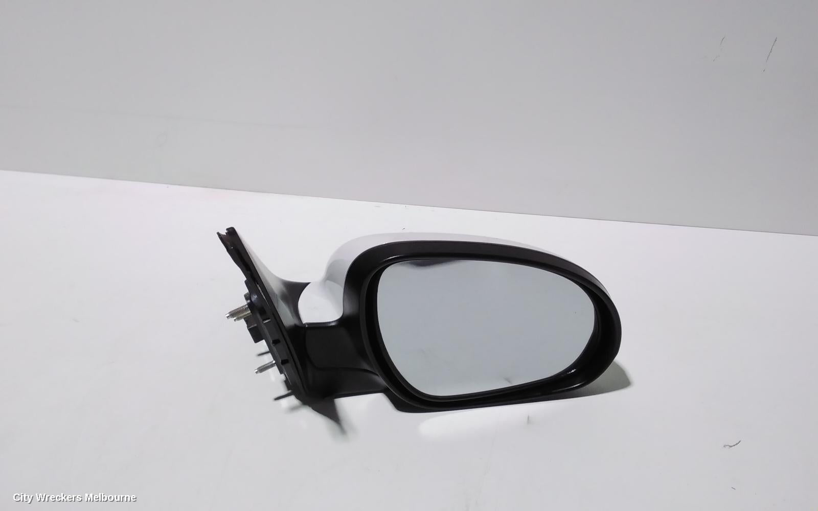 HYUNDAI I30 RIGHT DOOR MIRROR, FD, COLOUR CODED, MANUAL FOLD, NON FLASHER TYPE, 09/2007 - 04/2012 - Image 1
