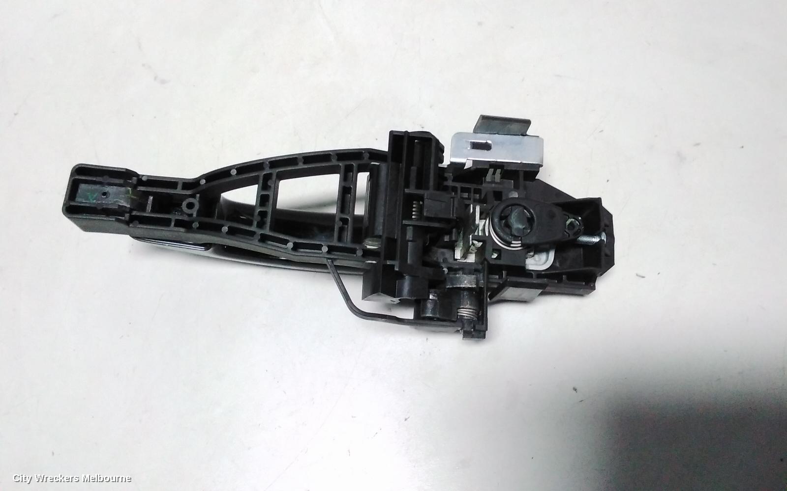 FORD FOCUS DOOR HANDLE, OUTER, LH FRONT/RH FRONT, LW, COLOUR CODED, NON KEYLESS ENTRY TYPE, 05/2011 - 08/2015 - Image 3