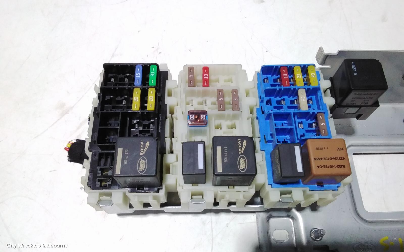 LAND ROVER DISCOVERY SPORT FUSE BOX, IN BOOT, L550, 01/2015 ONWARDS - Image 3