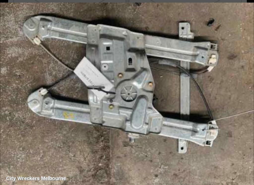 MITSUBISHI 380 RIGHT FRONT WINDOW REG/MOTOR, DB, ELECTRIC, 09/2005 - 03/2008 - Image 1
