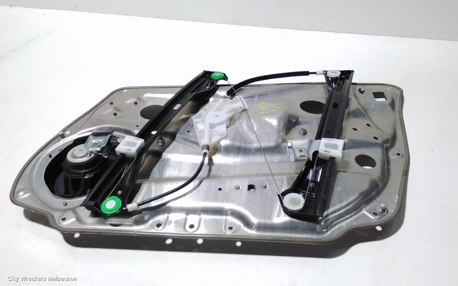 MERCEDES C CLASS LEFT FRONT WINDOW REG/MOTOR, W204, DOOR REG AND MOTOR ASSY, 07/2007 - 04/2011 - Image 3