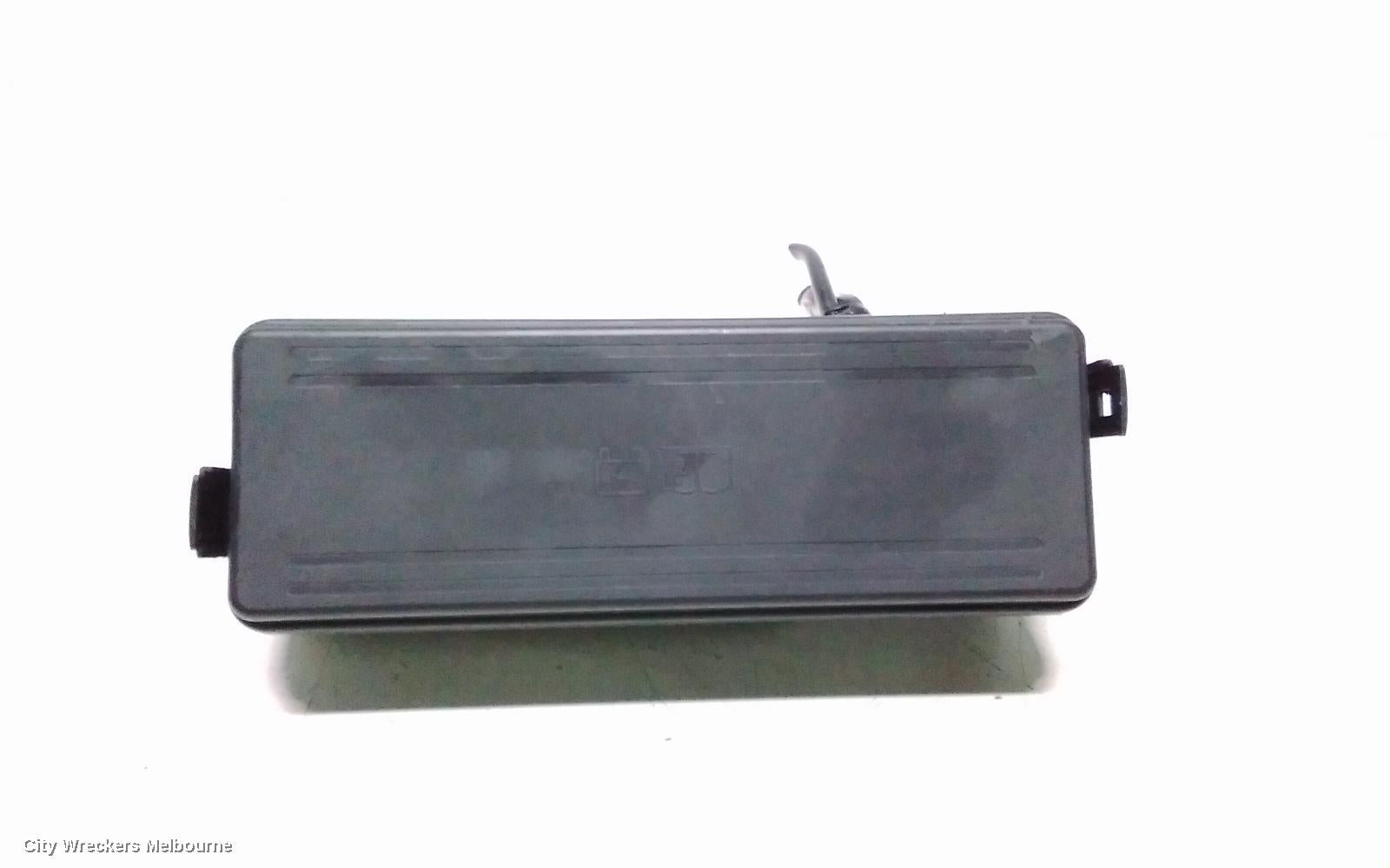 LAND ROVER DISCOVERY SPORT FUSE BOX, ENGINE BAY, PETROL, L550, 01/2015 ONWARDS - Image 1