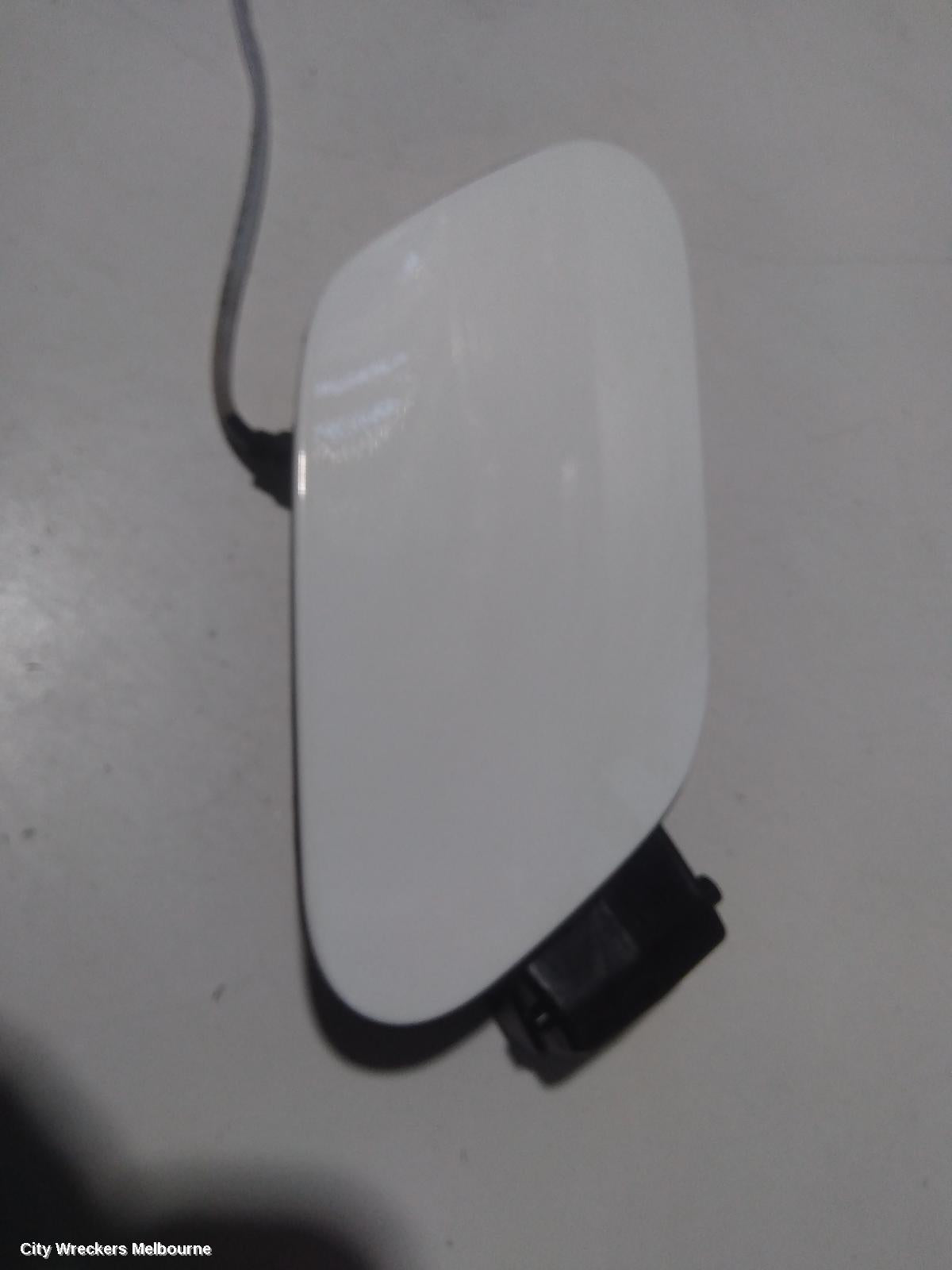 VOLKSWAGEN GOLF FUEL DOOR / FILLER, GEN 7, 5DR HATCH, 03/2013 - 08/2020 - Image 2