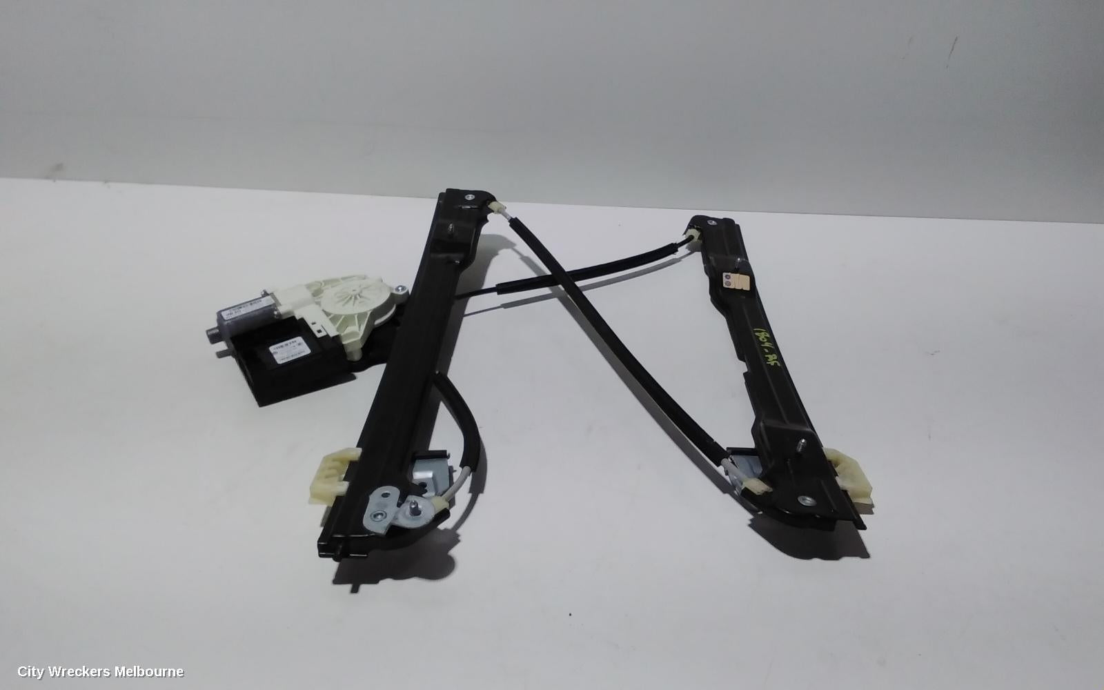 VOLKSWAGEN CADDY RIGHT FRONT WINDOW REG/MOTOR, 2KN, POWER, 12/2015 - 02/2021 - Image 1
