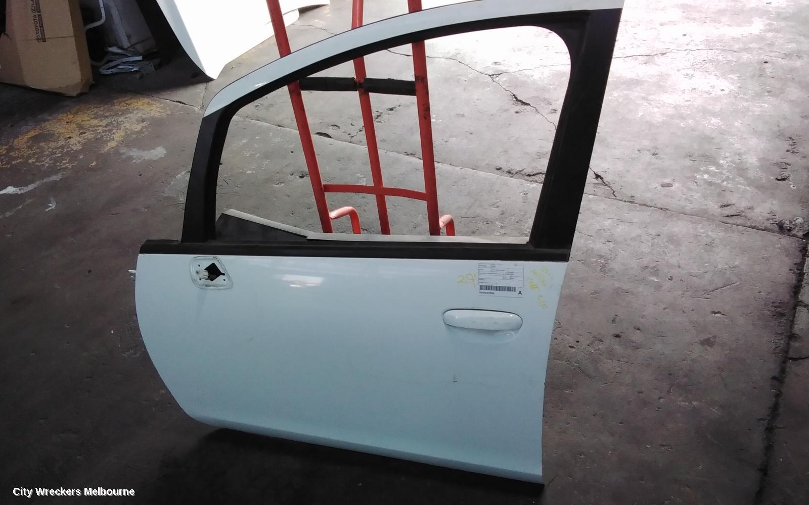 MITSUBISHI COLT LEFT FRONT DOOR, RG, HATCH, NON BARREL KEY TYPE, 01/2002 - 11/2011 - Image 3