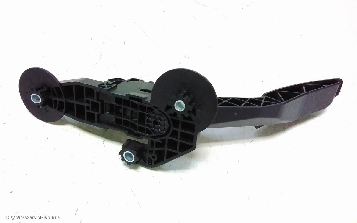 ISUZU DMAX PEDAL ASSEMBLY, RG, ACCELERATOR PEDAL, 07/2020 ONWARDS - Image 3
