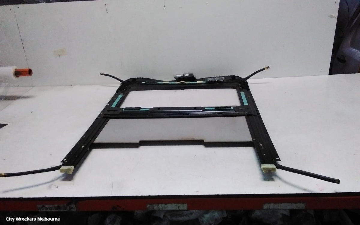 HOLDEN COMMODORE ROOF GLASS/SUNROOF/T, SUNROOF, VF, 05/2013 - 12/2017 - Image 2
