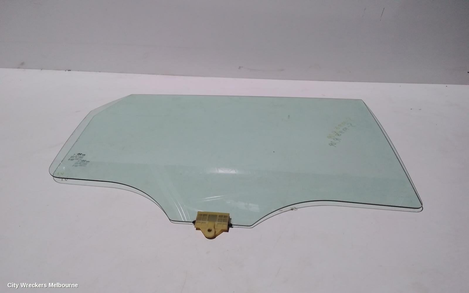 HYUNDAI SANTA FE RIGHT REAR DOOR WINDOW, CLEAR TYPE, TM, 03/2018 ONWARDS - Image 1