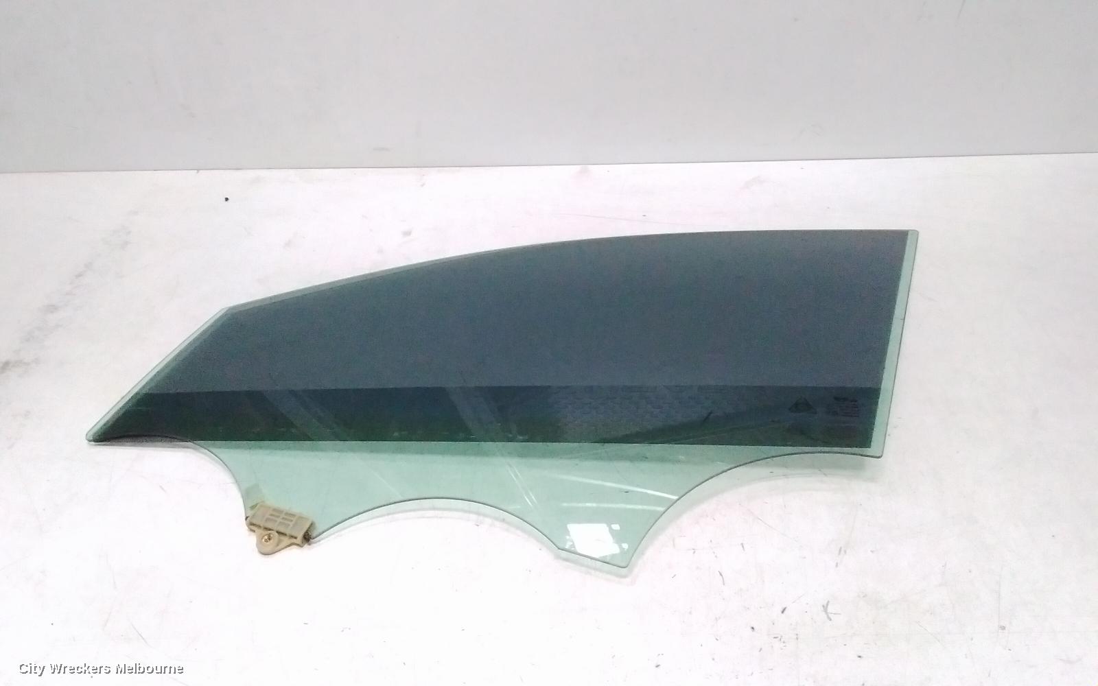 KIA SORENTO LEFT FRONT DOOR WINDOW, UM, 03/2015 - 02/2020 - Image 1