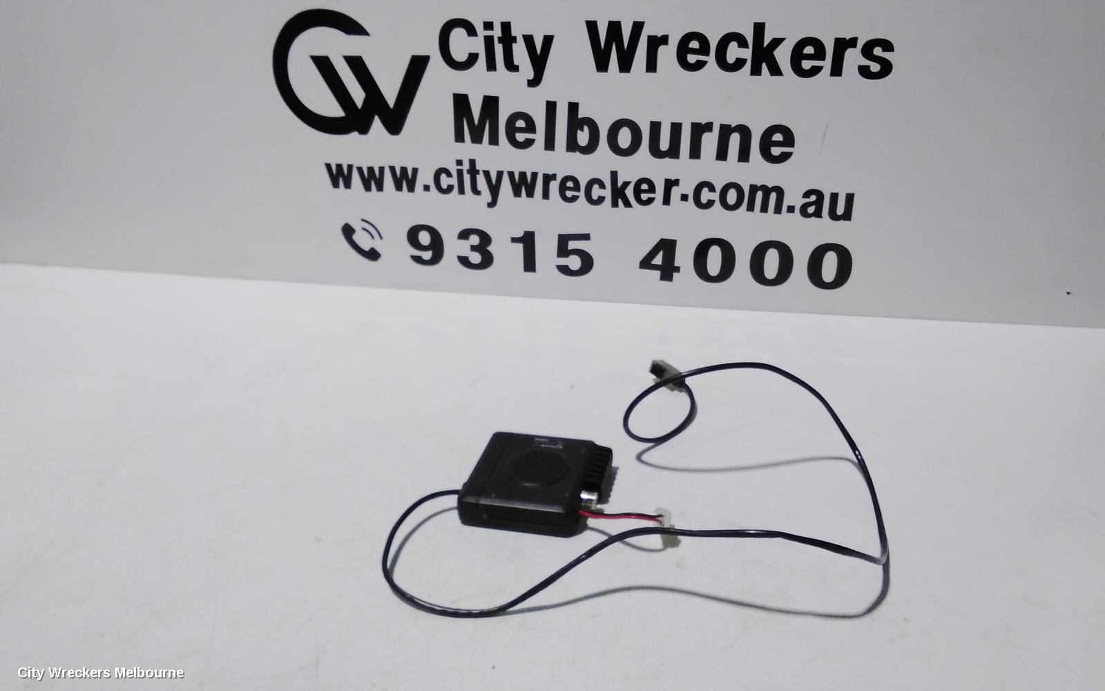 TOYOTA HILUX, 06/2015 - 09/2025, UH6060  UHF  REMOTE SPEAKER MIC RADIO - : 98462 - Image 1