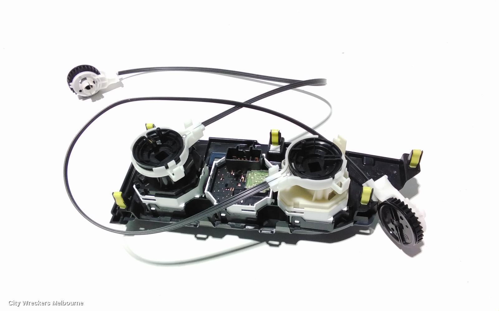 TOYOTA COROLLA HEATER/AC CONTROLS, ZRE182R, STANDARD TYPE, 10/2012 - 06/2018 - Image 3
