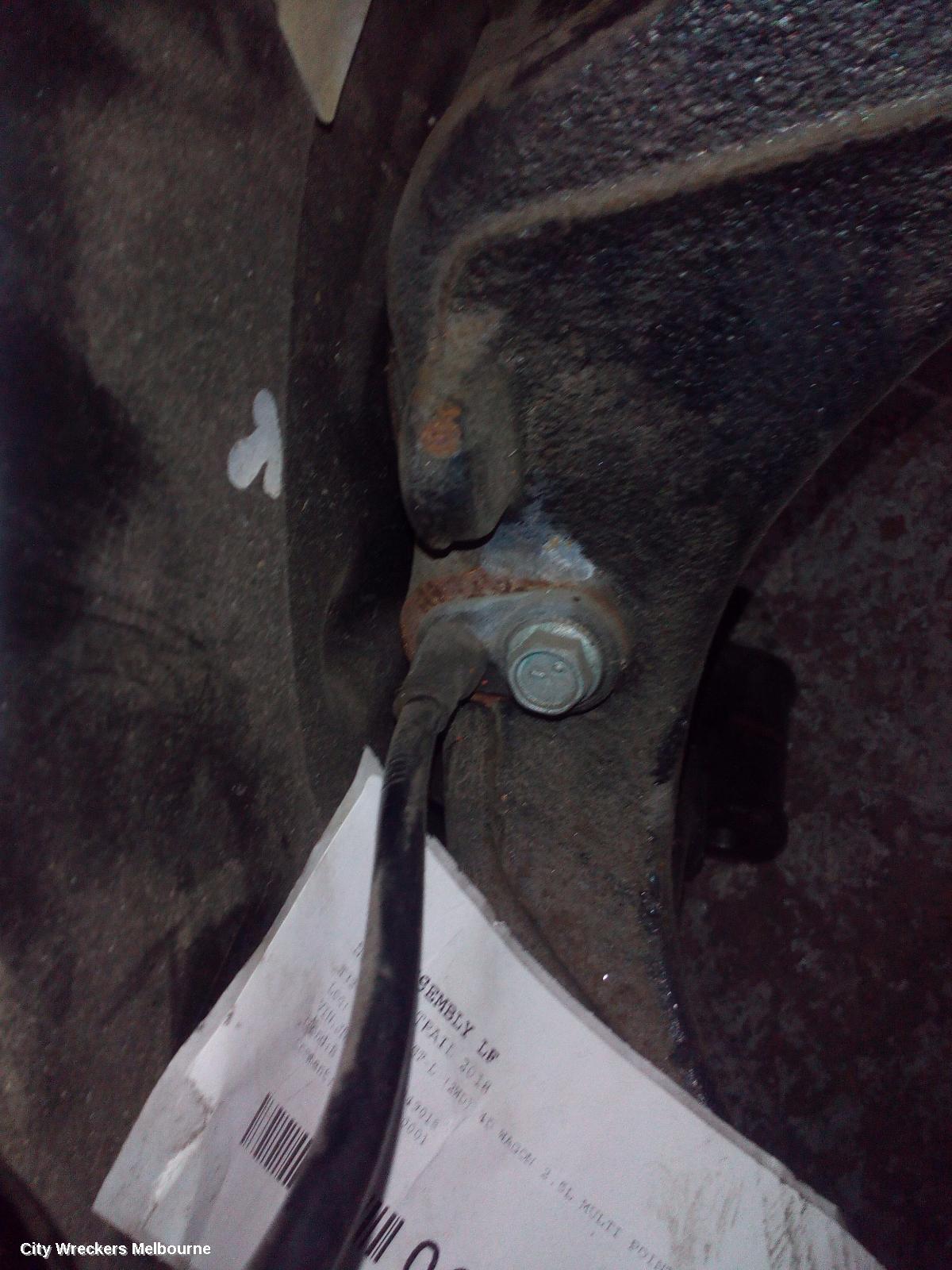 NISSAN XTRAIL LEFT FRONT HUB ASSEMBLY, T32, 02/2014 ONWARDS - Image 2