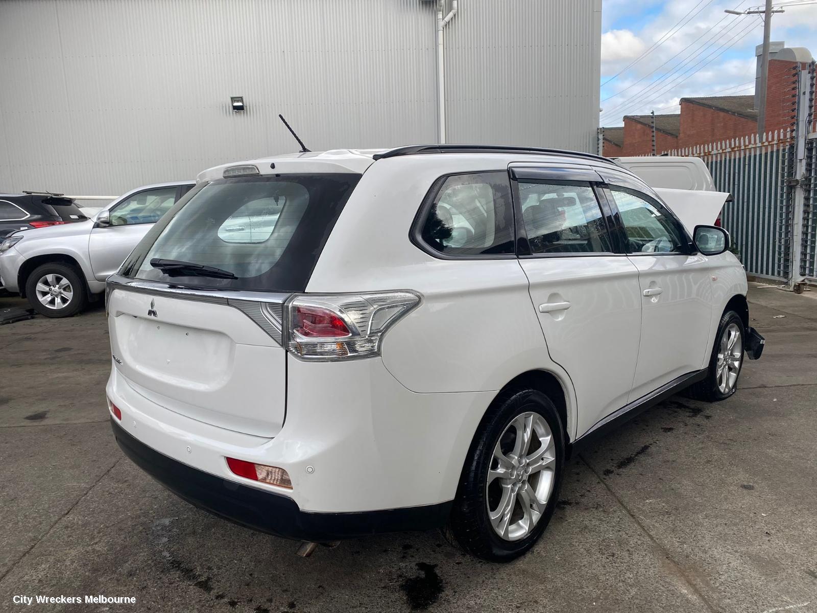 MITSUBISHI OUTLANDER LEFT REAR DOOR/SLIDING, ZJ, 10/2012 - 03/2015 - Image 3