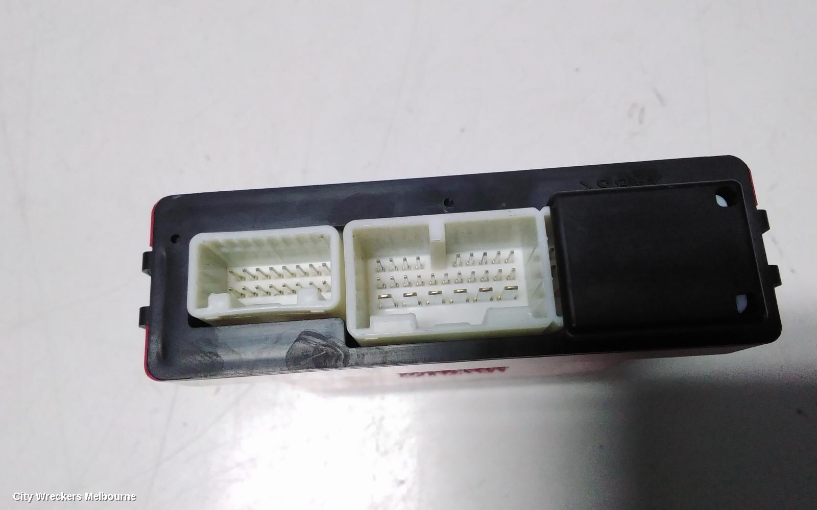 LEXUS IS250/IS250C, GSE20R 11/2005 - 07/2013, MIRROR CONTROL UNIT ~ 89430-53011 // 12330-6840: 116431 - Image 3
