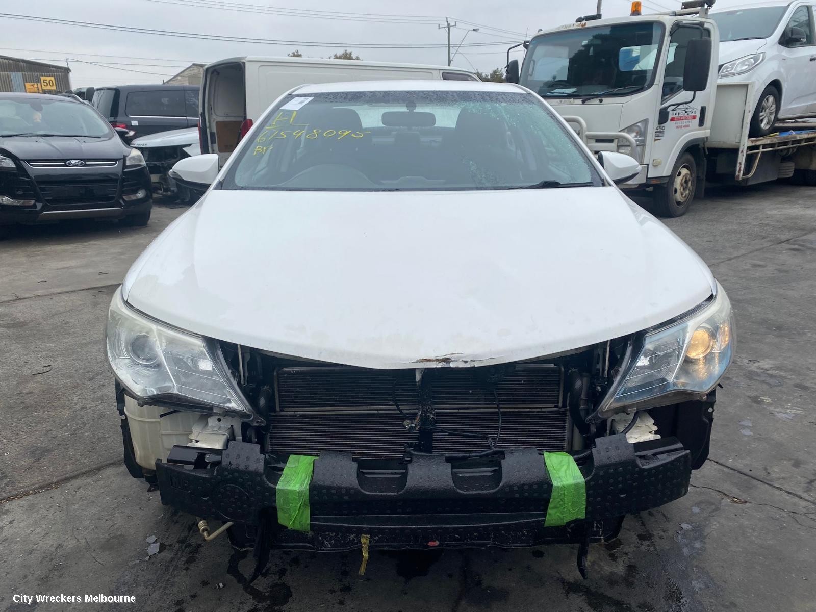 TOYOTA CAMRY REAR GARNISH, BOOTLID LAMP (RH SIDE), AVV50, HYBRID, 01/2012 - 03/2015 - Image 2