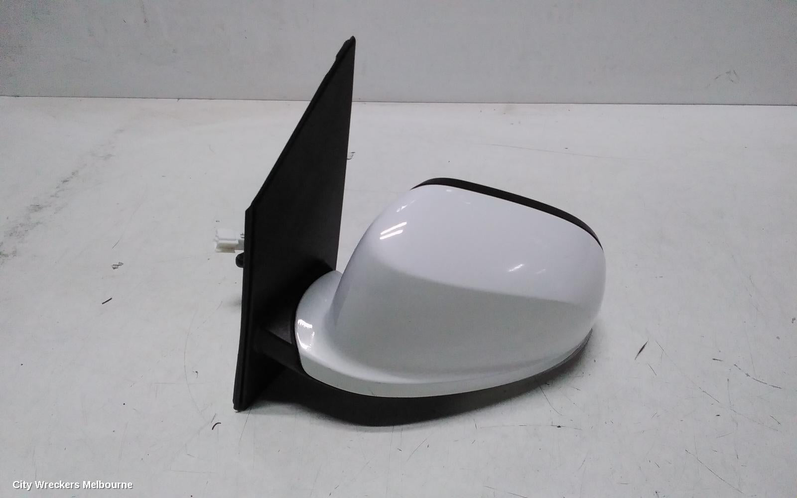 LDV G10 LEFT DOOR MIRROR, SV7A, W/ MANUAL FOLD, NON CAMERA TYPE, COLOUR CODED, WAGON, 04/2015 - 08/2022 - Image 1
