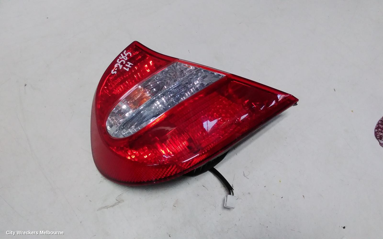 TOYOTA CAMRY LEFT TAILLIGHT, SK36, REVERSE LAMP IN CENTRE, 08/2002 - 09/2004 - Image 2