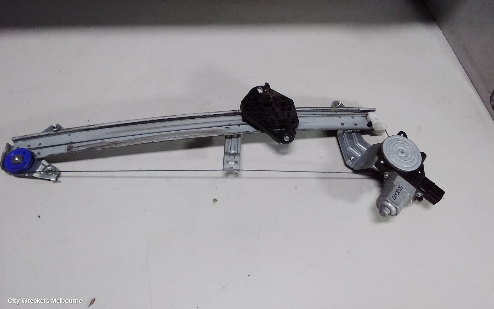 SUBARU FORESTER LEFT FRONT WINDOW REG/MOTOR, SJ, NON AUTO UP/DOWN TYPE, 12/2012 - 02/2015 - Image 2
