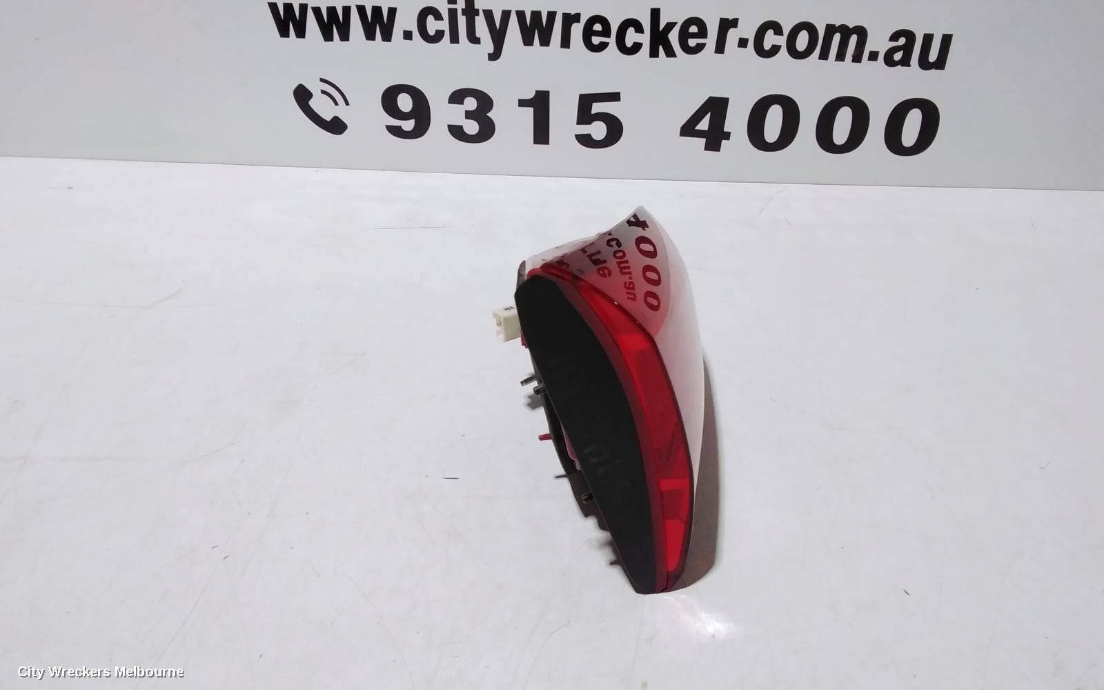 KIA SPORTAGE REAR GARNISH, TAILGATE LAMP (LH SIDE), SL, PLATINUM, 05/2014 - 10/2015 - Image 3