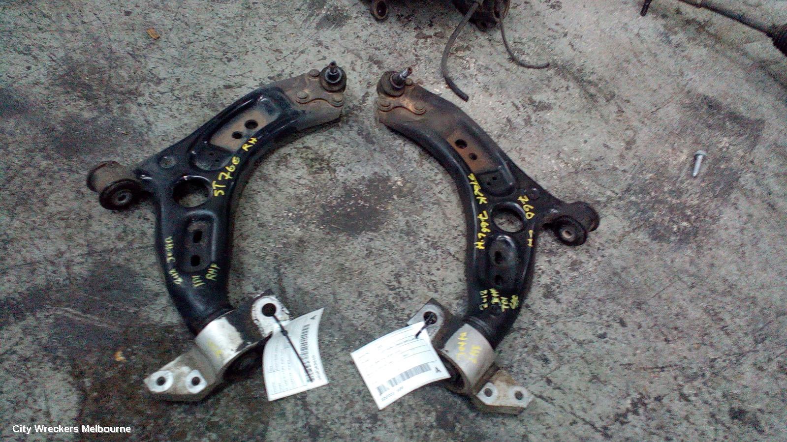 VOLKSWAGEN EOS RIGHT FRONT LOWER CONTROL ARM, 1F, CAST IRON TYPE, 02/2007 - 12/2014 - Image 2