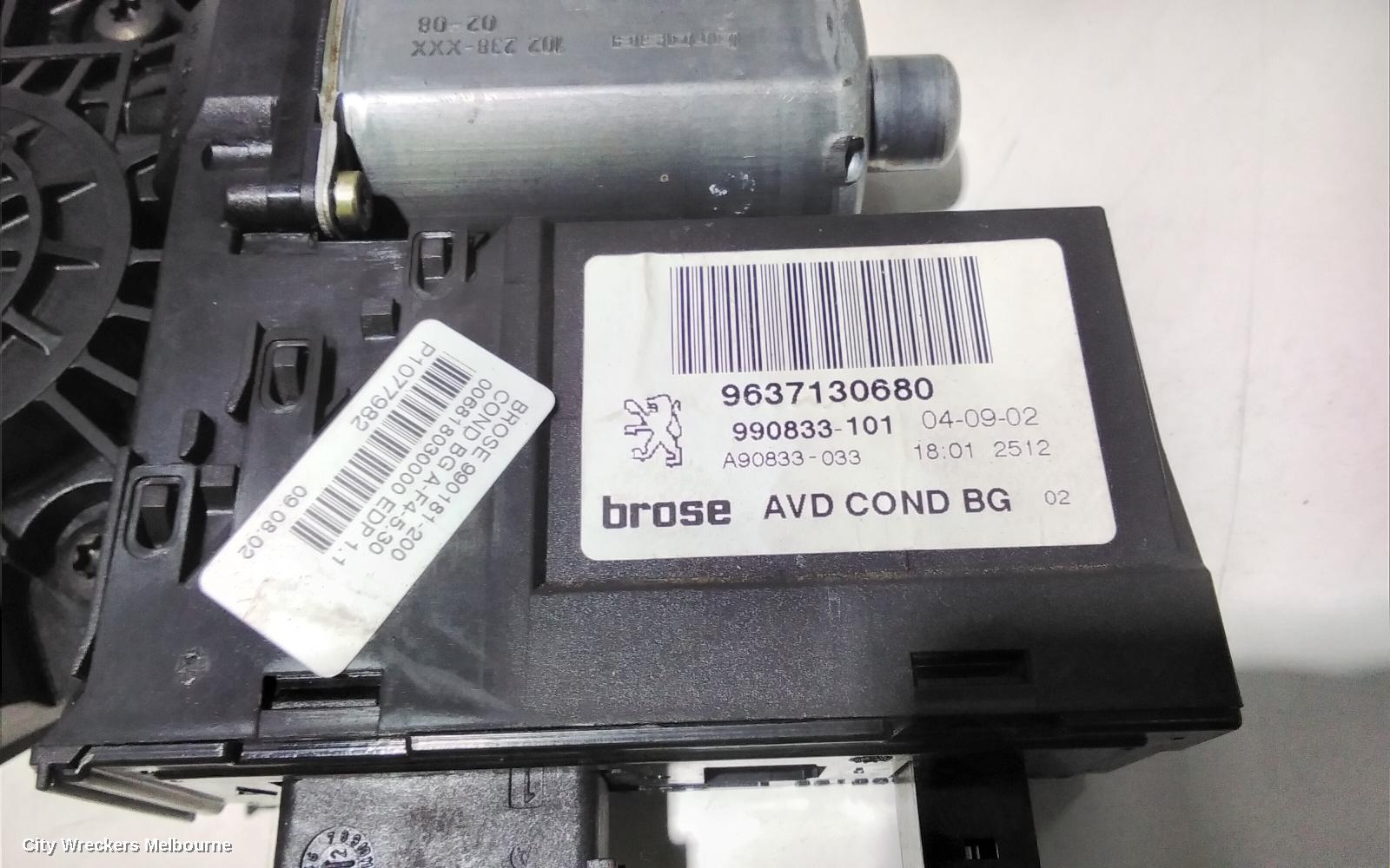 PEUGEOT 307 RIGHT FRONT WINDOW REG/MOTOR, T5, POWER, 5DR HATCH, 12/2001 - 09/2005 - Image 3