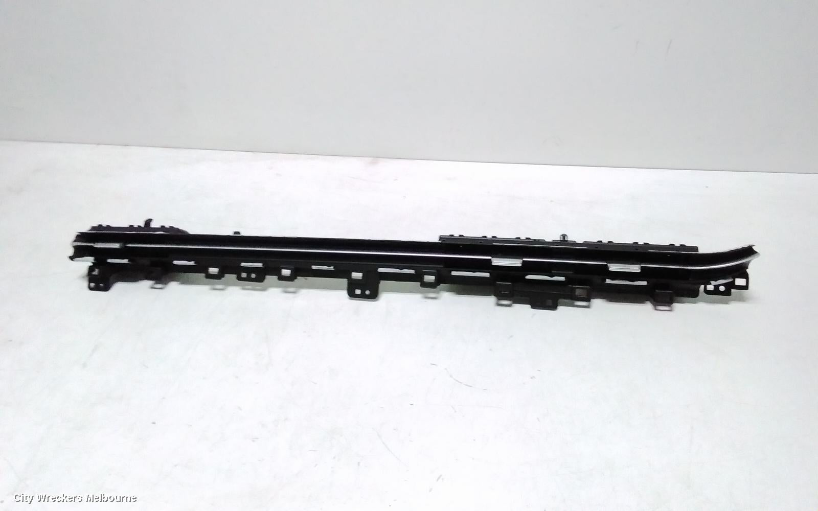 GENESIS GV70, JK, 03/2021 ONWARDS, 97401-AR900  CENTRE AIRVENT: 125284 - Image 2