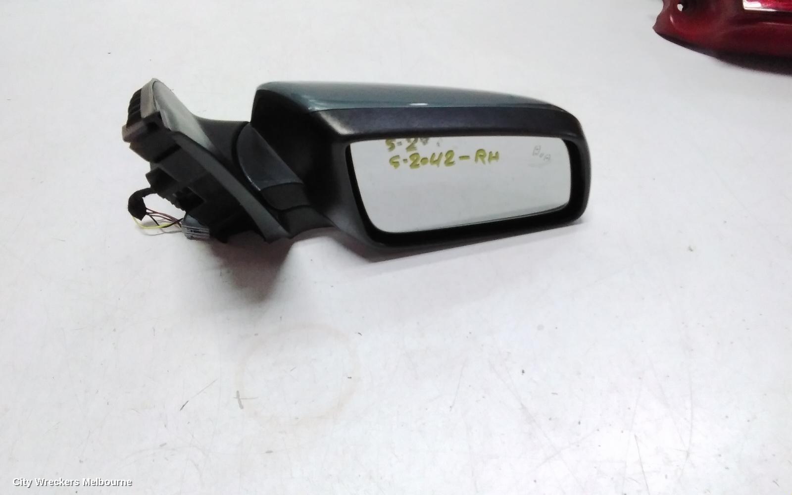 HOLDEN COMMODORE RIGHT DOOR MIRROR, VF, COLOUR CODED/BLACK, W/ BLINDSPOT, NON HEATED TYPE, 05/2013 - 12/2017 - Image 1
